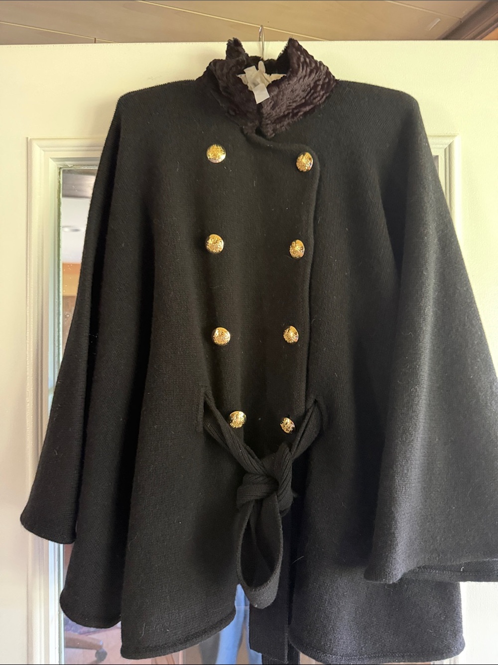 Lauren Ralph Lauren Lambswool black cape - gold tone buttons faux fur collar S/M